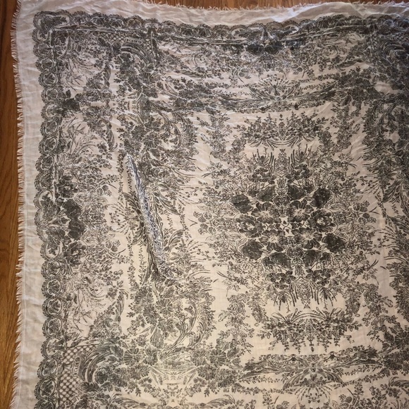 Scarf/wrap - Picture 5 of 6